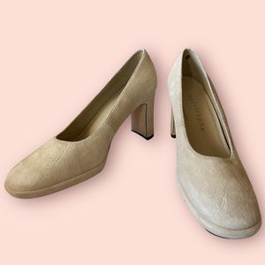 Beige / tan genuine suede leather pump